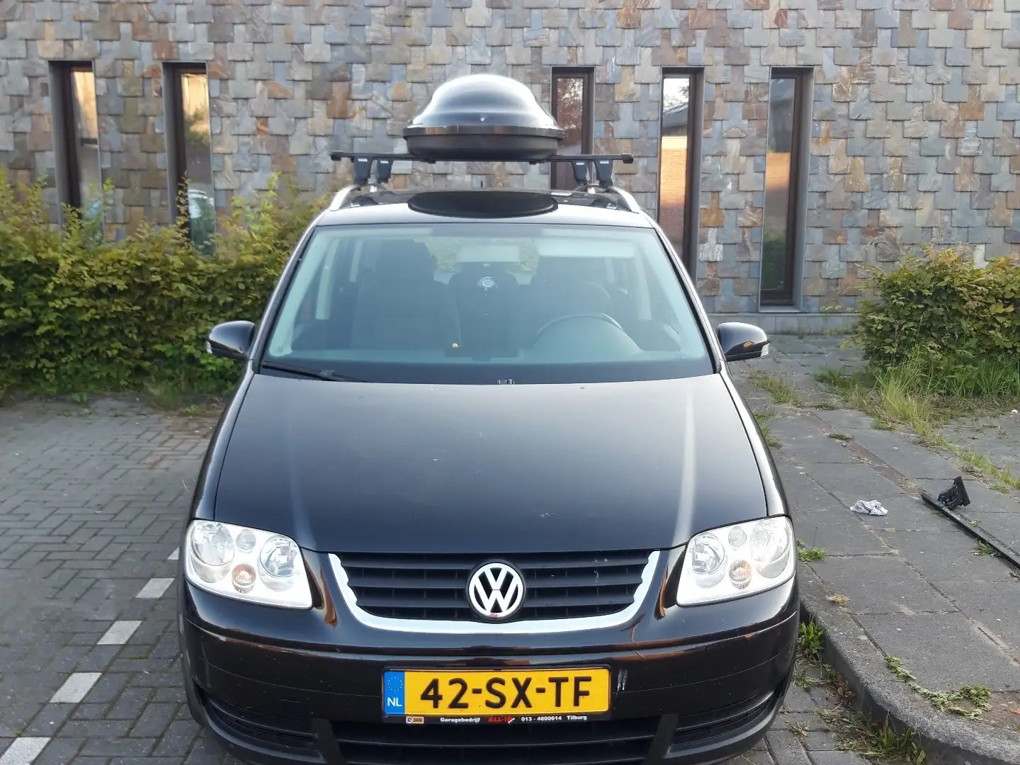 Volkswagen Touran Volkswagen 1.4 TSI Business 140 pk Turbo Benzine Zwart - 1
