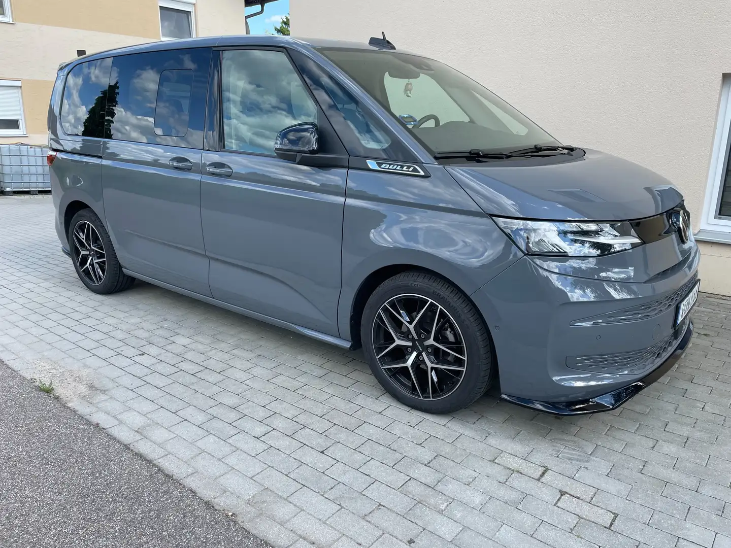 Volkswagen T7 Multivan Multivan TDI DSG 8-Sitz Gute-Nacht 19" Gris - 1