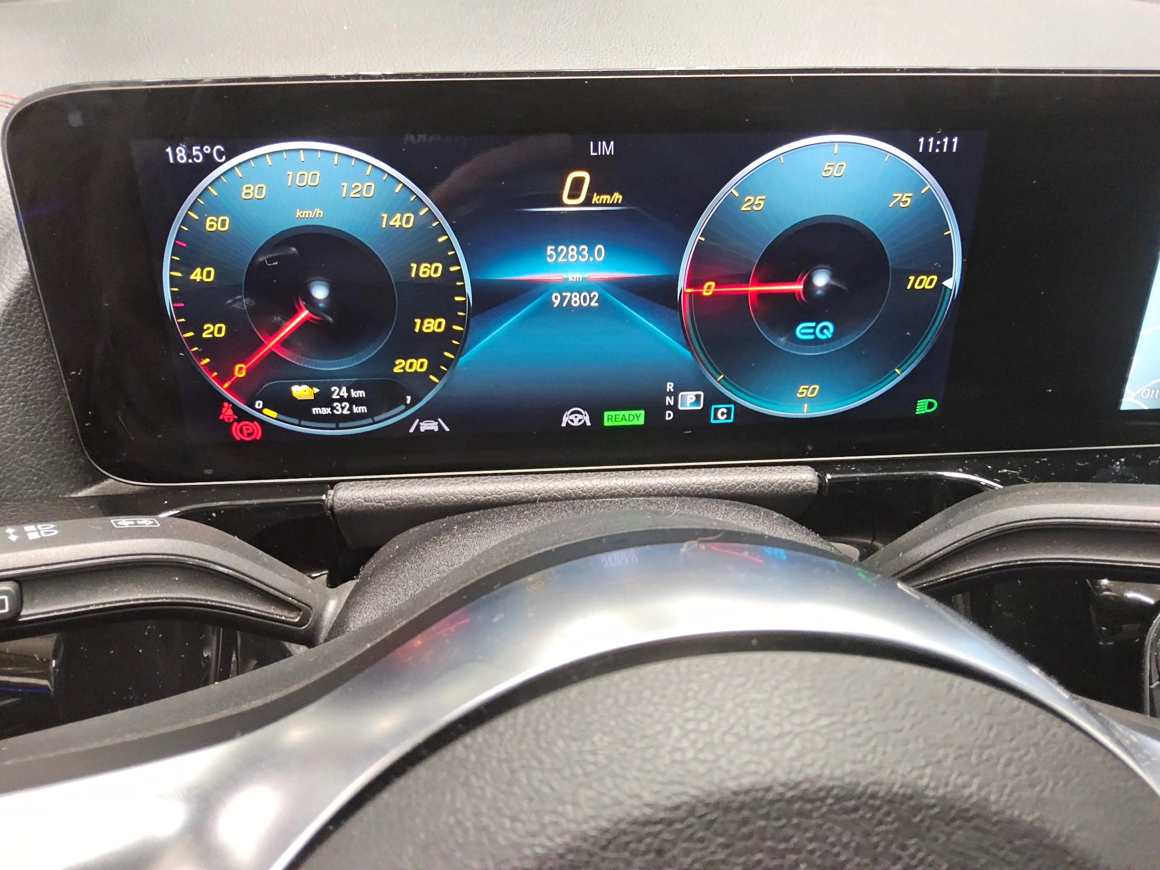 Mercedes-Benz EQA EQA T-LEDER NAVI SPORTSITZE KLIMAAUT RADIO TEMPO MFL SHZ VC PDC AHK ACC SOUND LED MBUX Distronic+ — photo 8