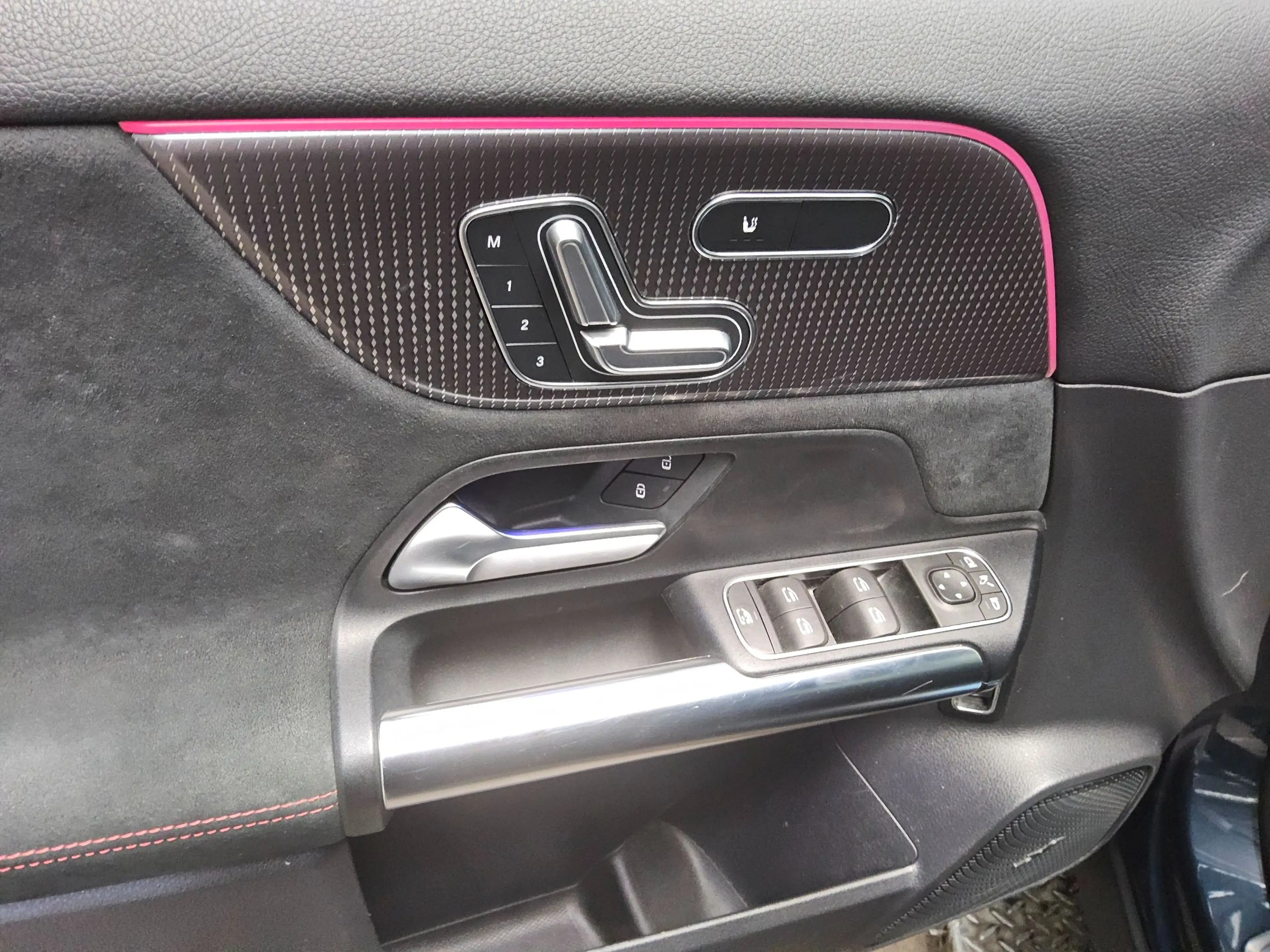 Mercedes-Benz EQA EQA T-LEDER NAVI SPORTSITZE KLIMAAUT RADIO TEMPO MFL SHZ VC PDC AHK ACC SOUND LED MBUX Distronic+ — photo 10