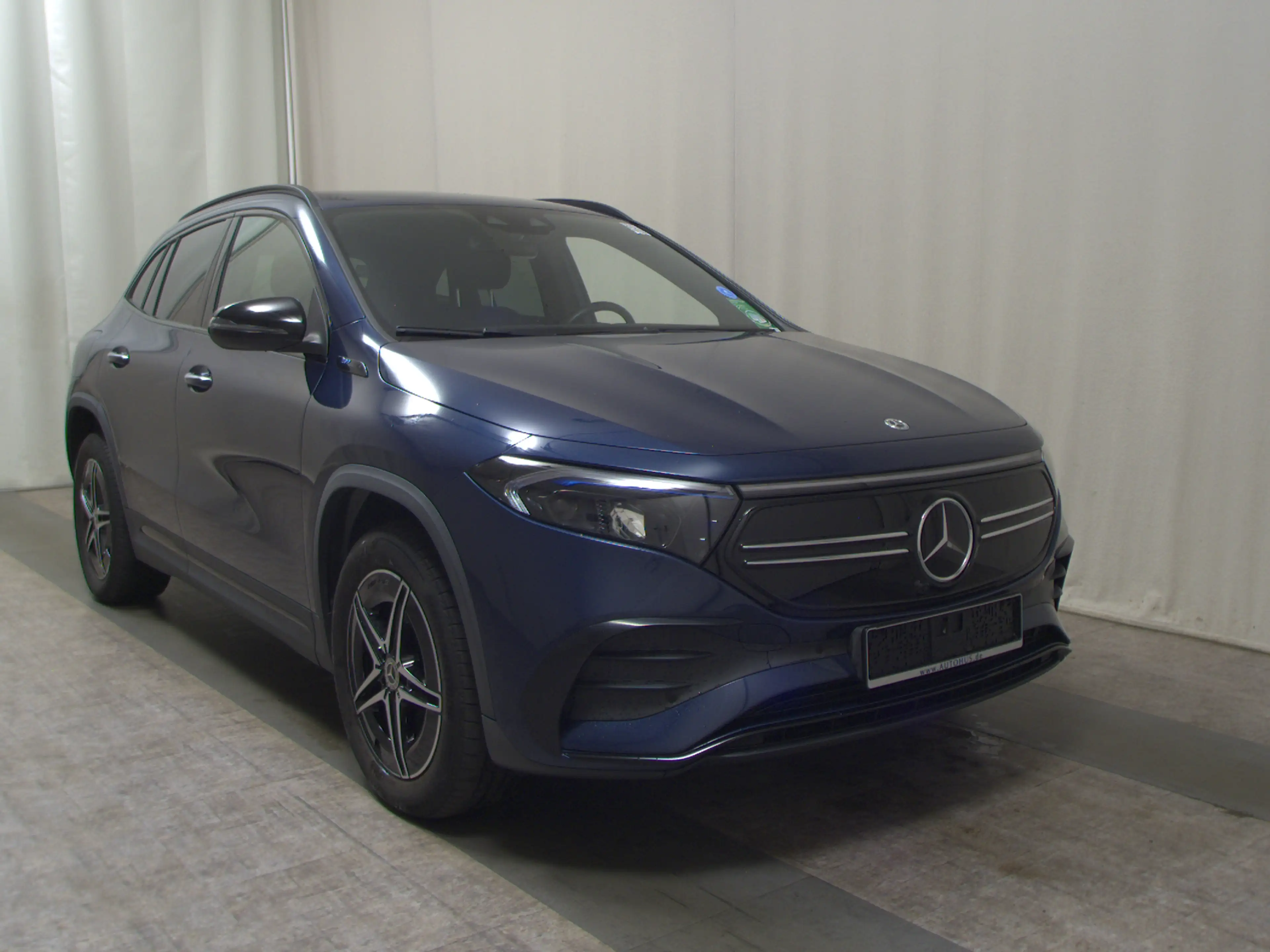 Mercedes-Benz EQA EQA T-LEDER NAVI SPORTSITZE KLIMAAUT RADIO TEMPO MFL SHZ VC PDC AHK ACC SOUND LED MBUX Distronic+ — photo 3