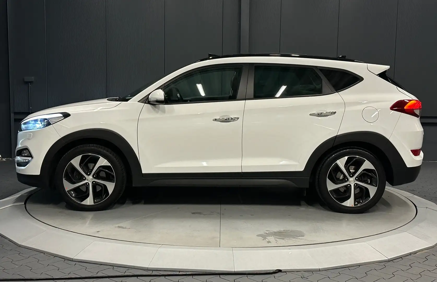 Hyundai TUCSON Premium 4WD *19Zoll*PANORAMA*AHK*LEDER*1.HAND* Blanc - 2