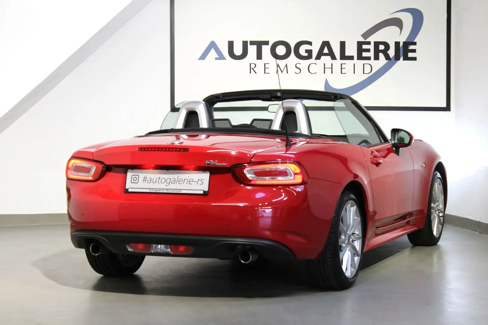 Fiat 124 Spider Lusso Aut.*LEDER*NAVI*BI-XENON*23TKM! Rouge - 2