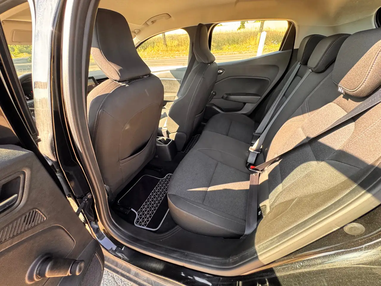 Renault Clio Citadine 3 portes — photo 8