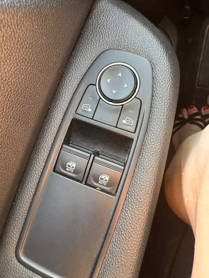 Renault Clio Citadine 3 portes — photo 17