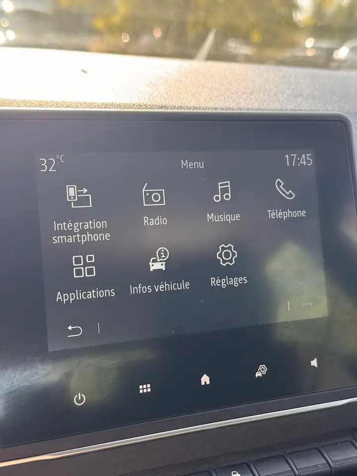 Renault Clio Citadine 3 portes — photo 11