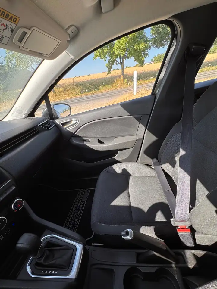 Renault Clio Citadine 3 portes — photo 6