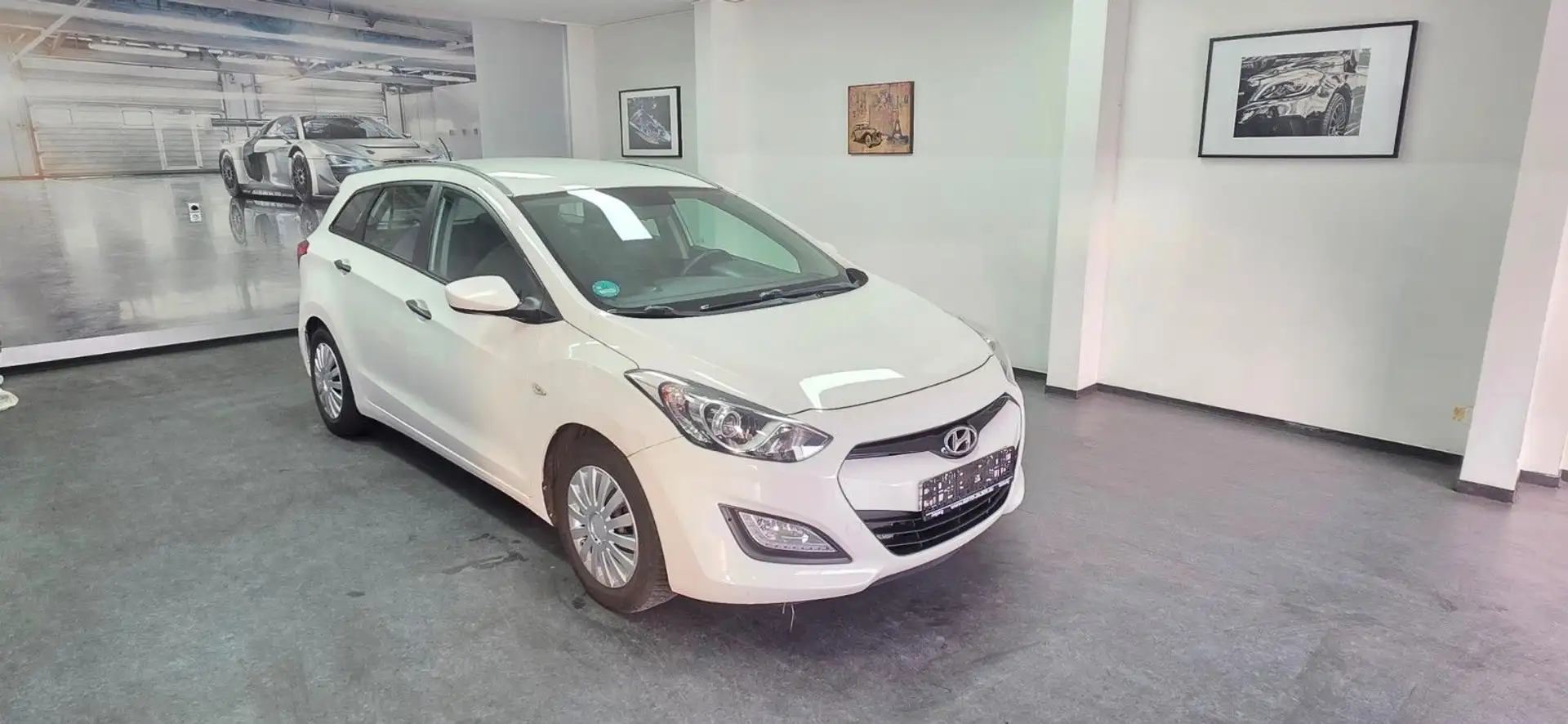 Hyundai i30 1,4 CW Klima TÜV 02/2026 Weiß - 2