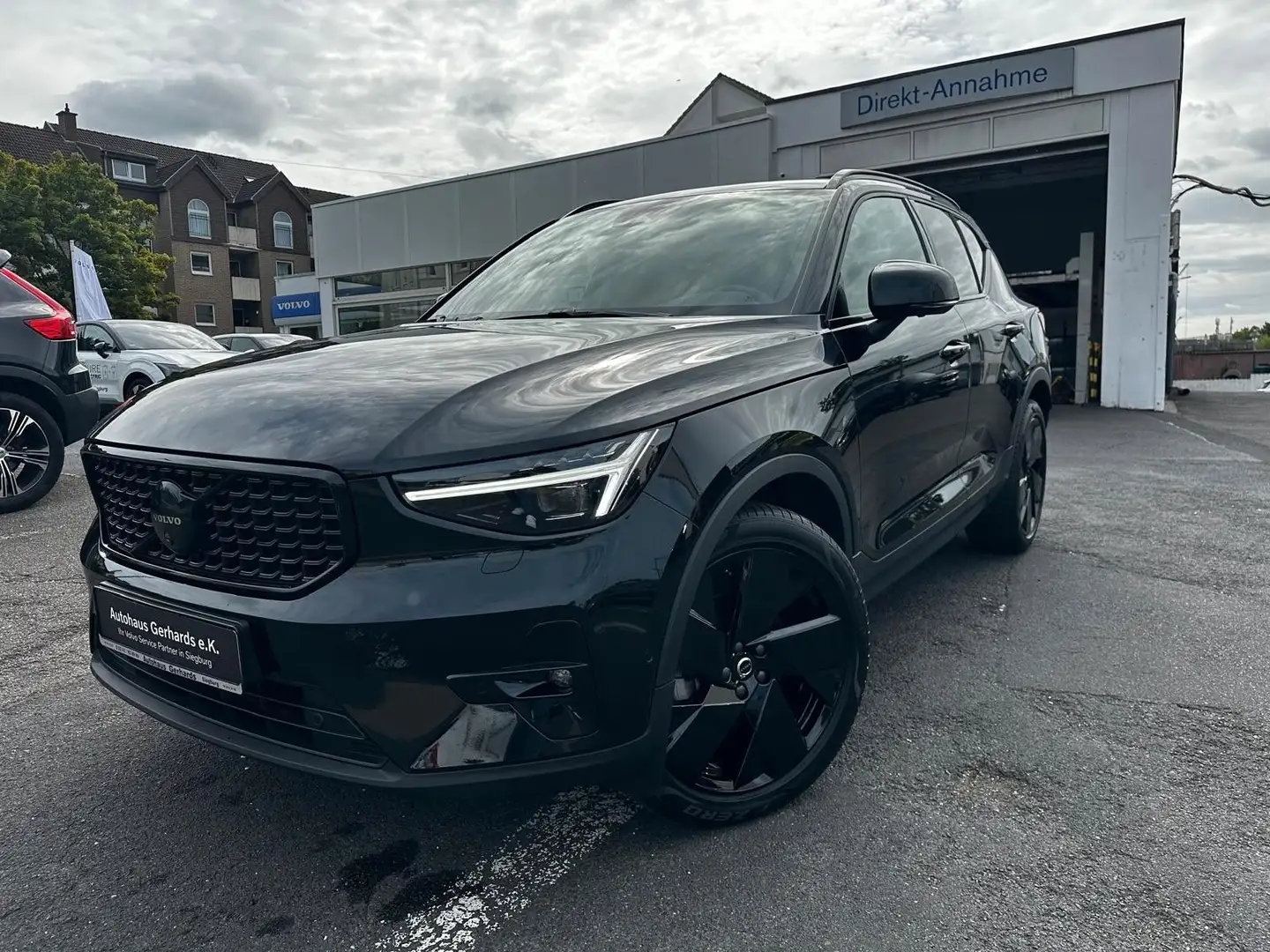 Volvo XC40 B3 Plus Black Edition Pano360°,20'',BLIS,LH Schwarz - 1