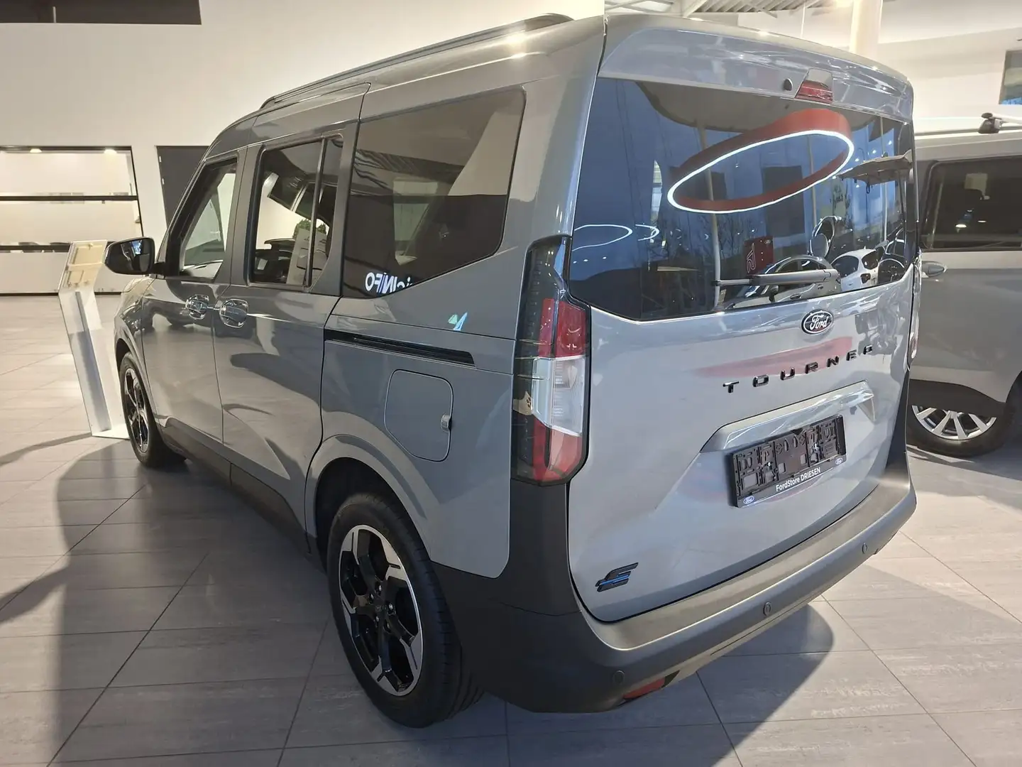 Ford Tourneo BEV 43 kWh Titanium Silber - 2