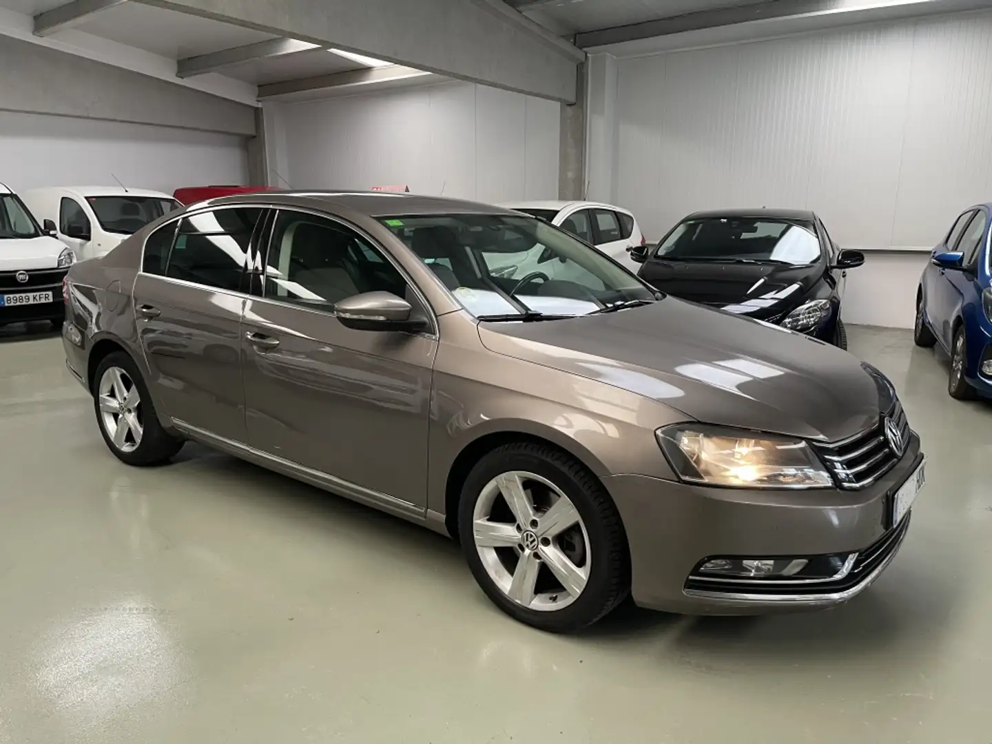 Volkswagen Passat 2.0TDI Highline BMT Beige - 2