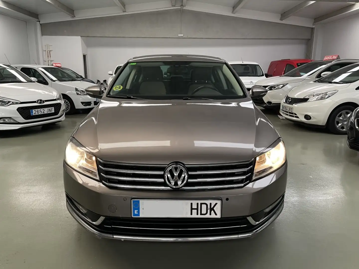 Volkswagen Passat 2.0TDI Highline BMT Beige - 1