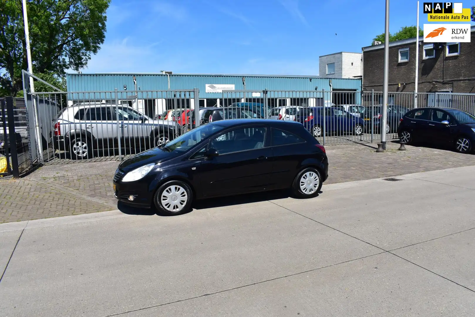 Opel Corsa 1.4-16V Enjoy Negro - 1