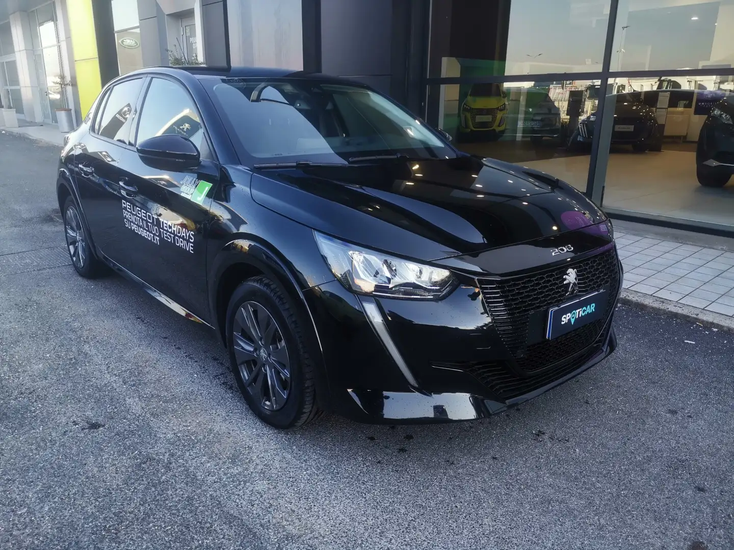 Peugeot e-208 1PP2 5P J ELE BAR Nero - 1
