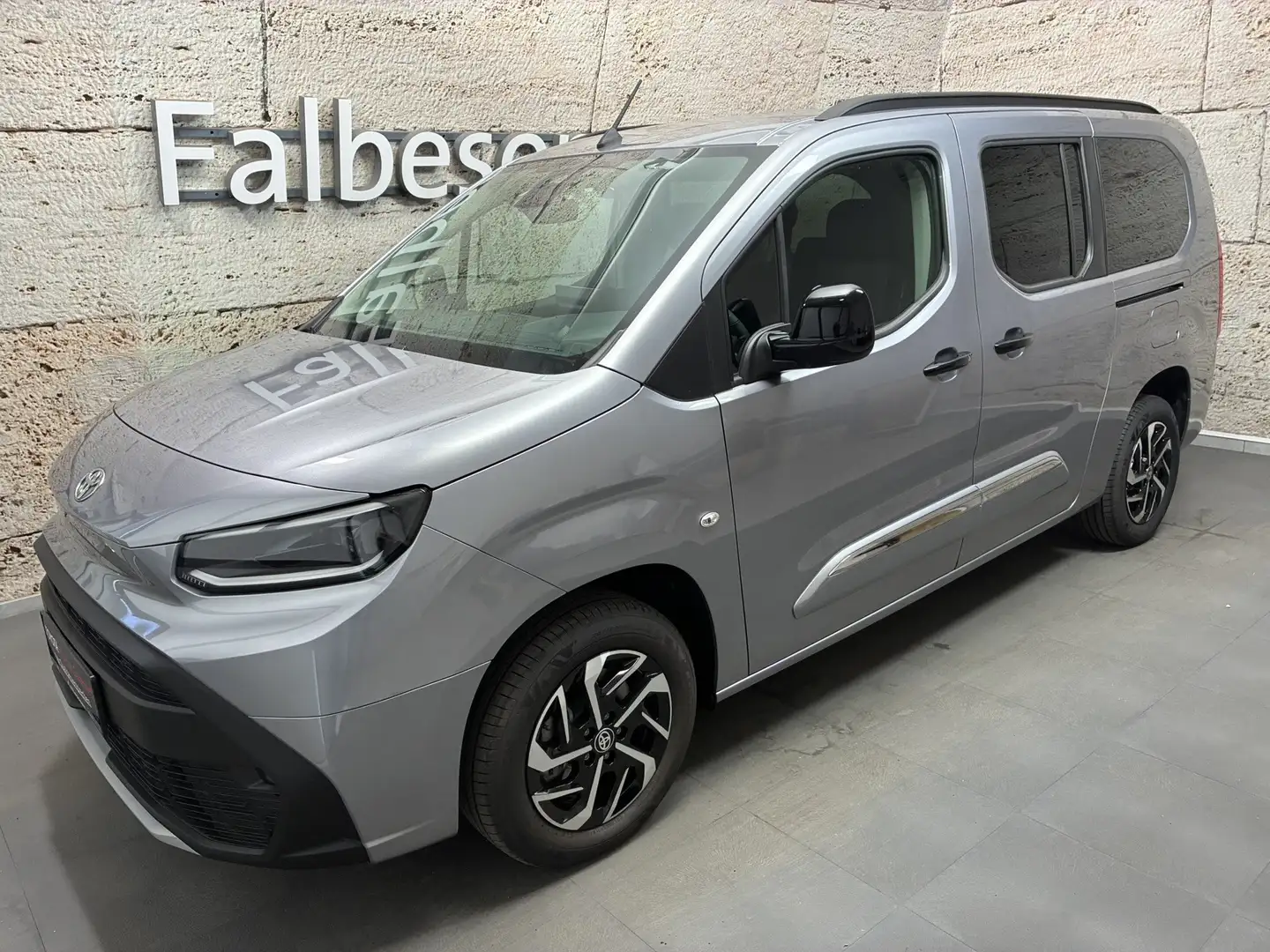 Toyota Proace City Verso L2 1,5 D-4D Teamplayer Silber - 1