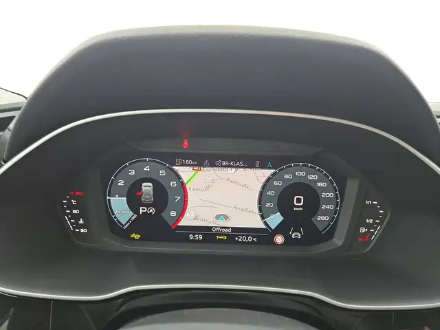 Audi Q3 view 9