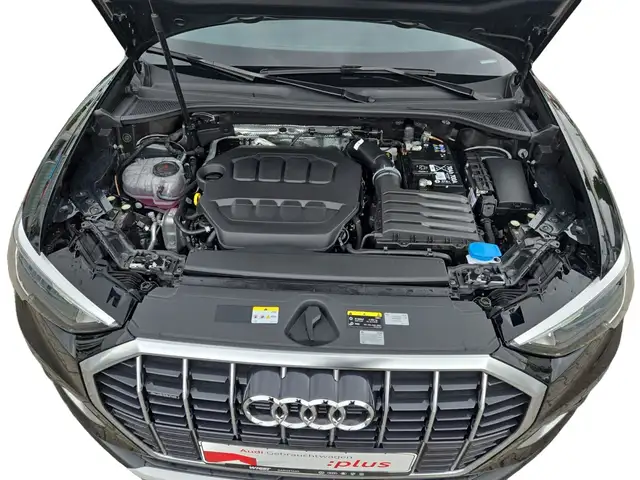 Audi Q3 view 12