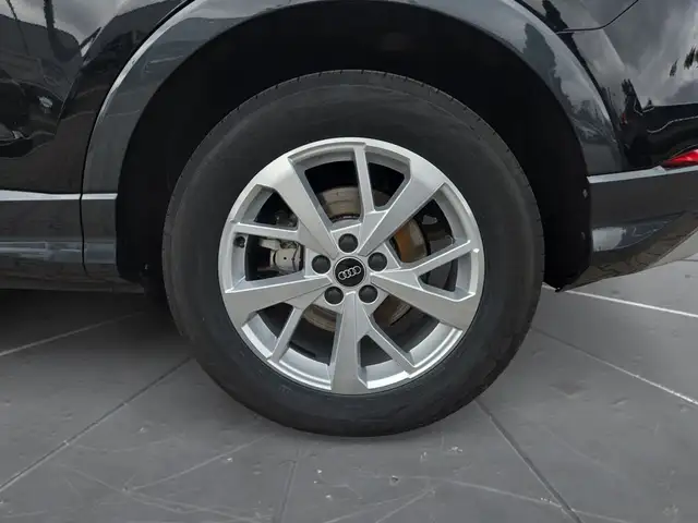 Audi Q3 view 15