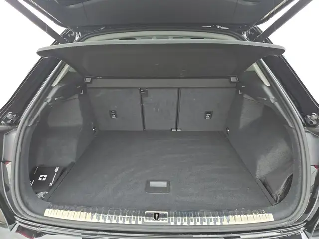 Audi Q3 view 14