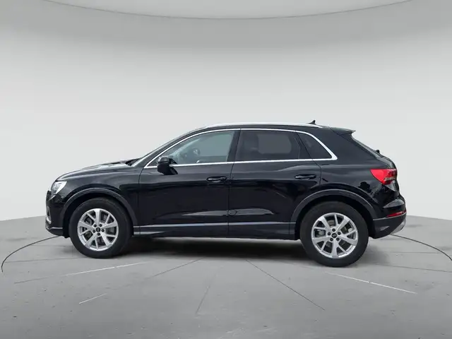 Audi Q3 view 6