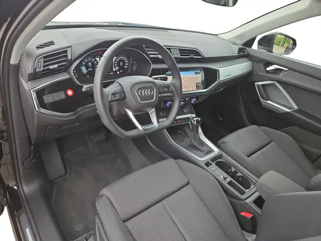 Audi Q3 view 4