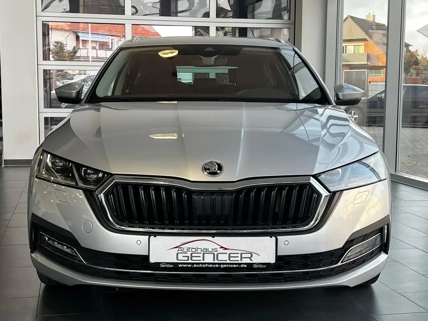 Skoda Octavia Combi 2.0 TDI "Matrix/VirtualC./Canton" Argent - 2