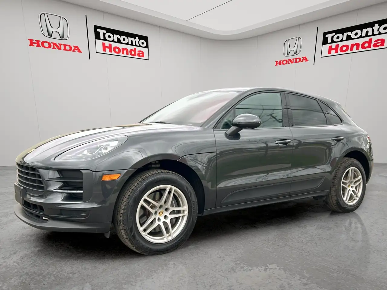 Porsche Macan photo Porsche Macan