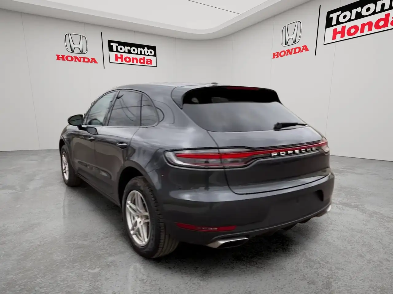 Porsche Macan photo Porsche Macan