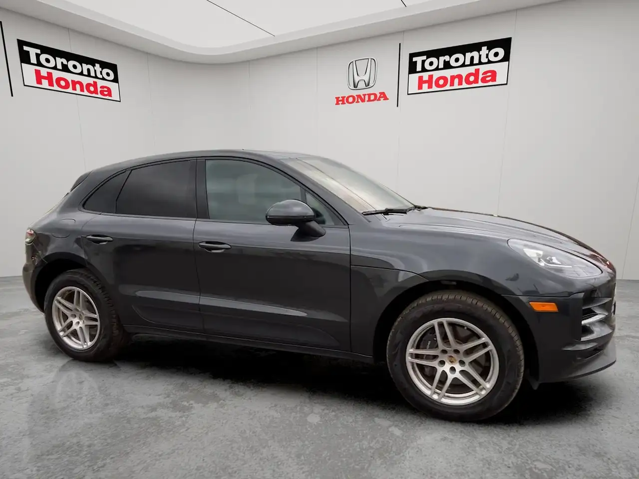 Porsche Macan photo Porsche Macan