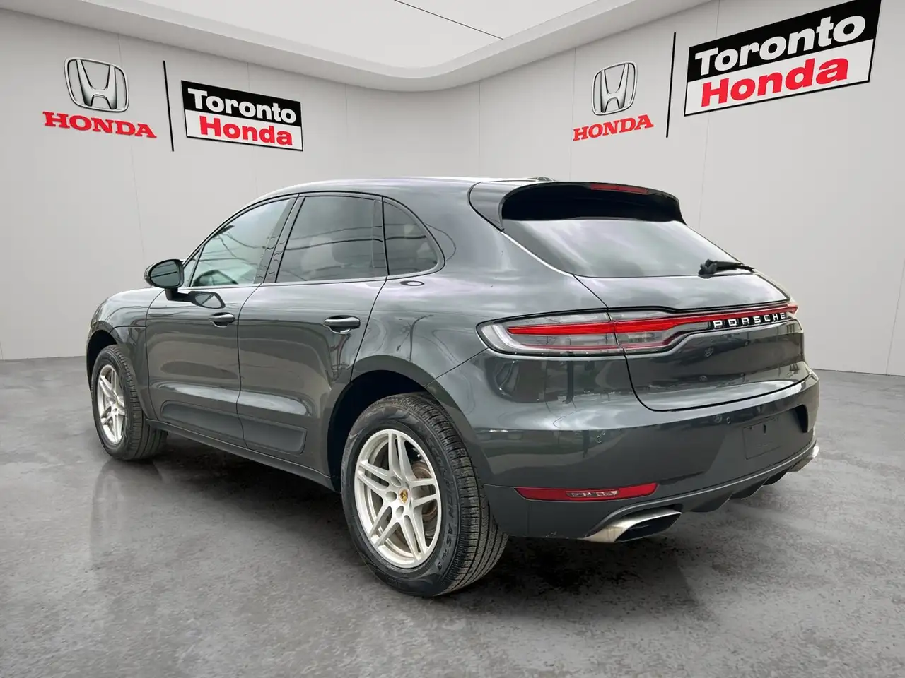 Porsche Macan photo Porsche Macan