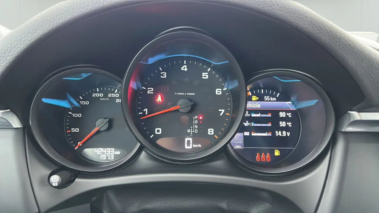 Porsche Macan photo Porsche Macan