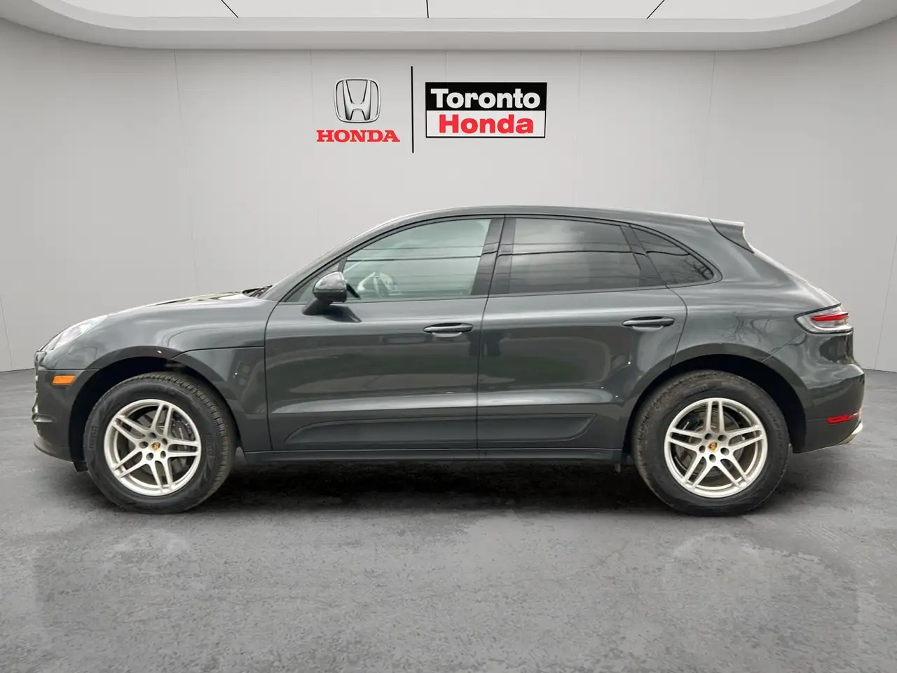 Porsche Macan photo Porsche Macan