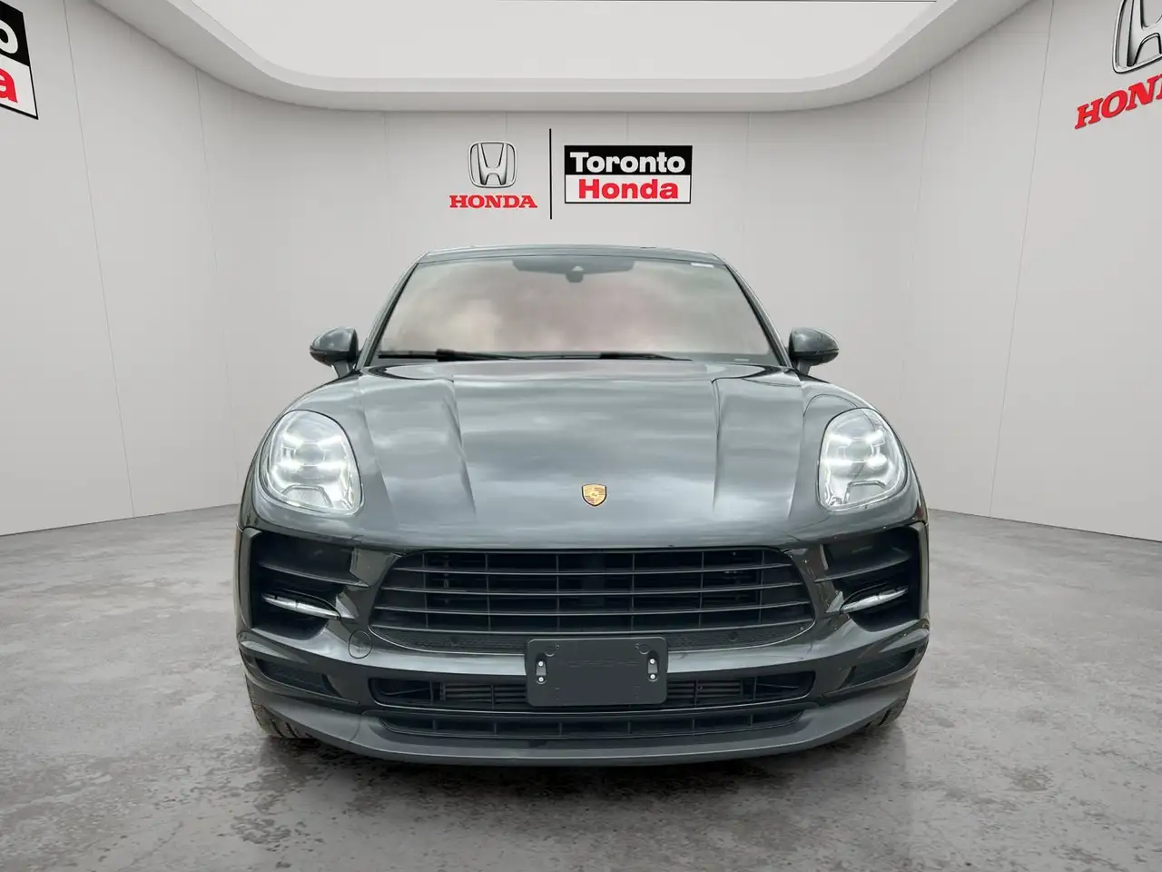 Porsche Macan photo Porsche Macan
