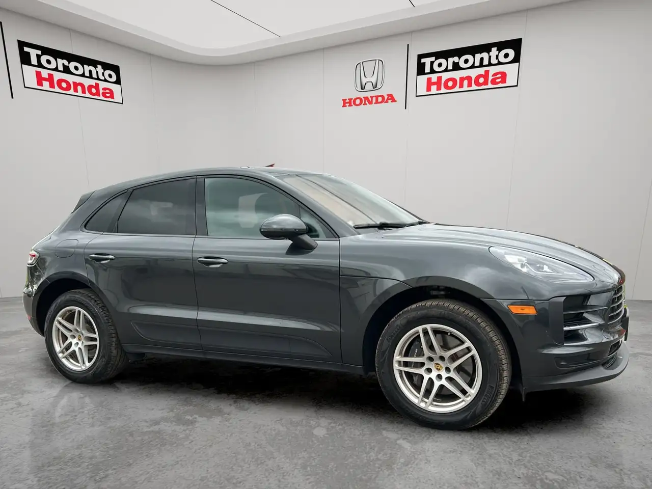 Porsche Macan photo Porsche Macan