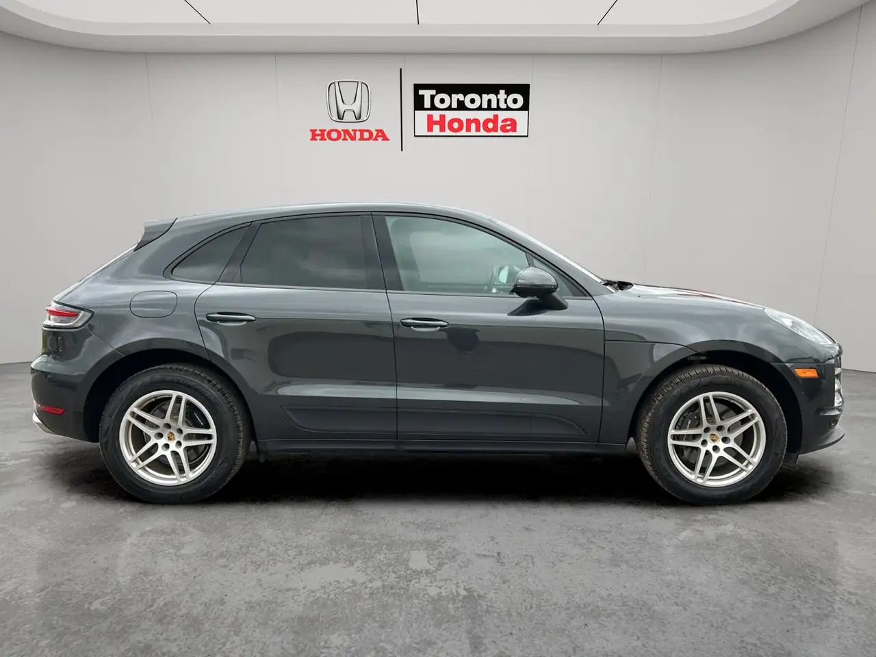 Porsche Macan photo Porsche Macan