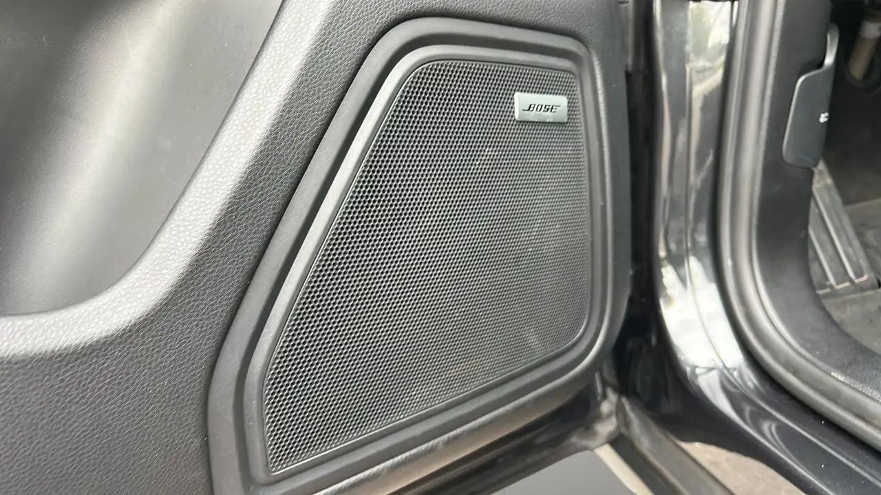 Porsche Macan photo Porsche Macan