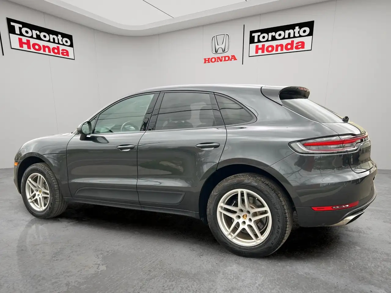 Porsche Macan photo Porsche Macan