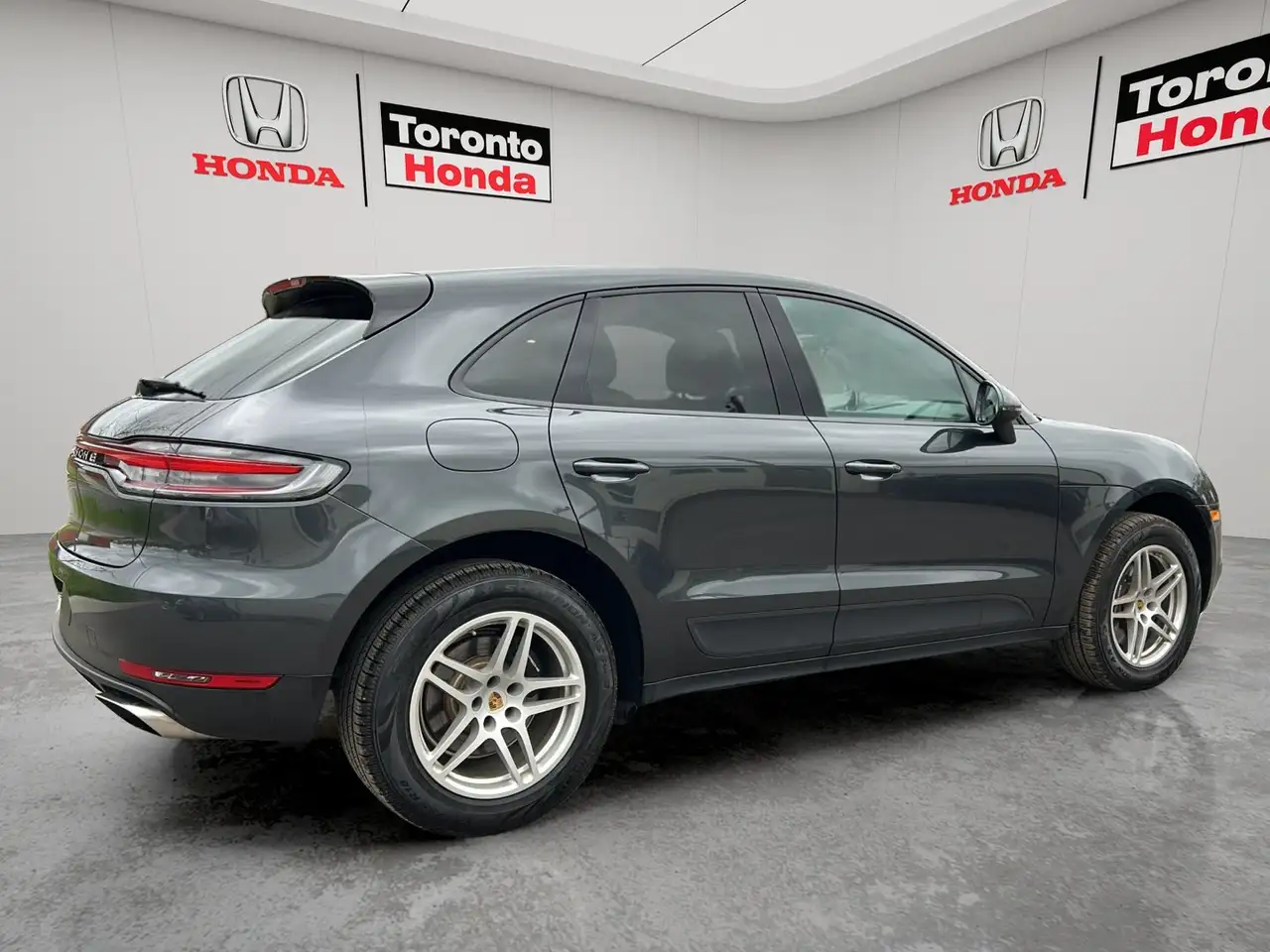 Porsche Macan photo Porsche Macan
