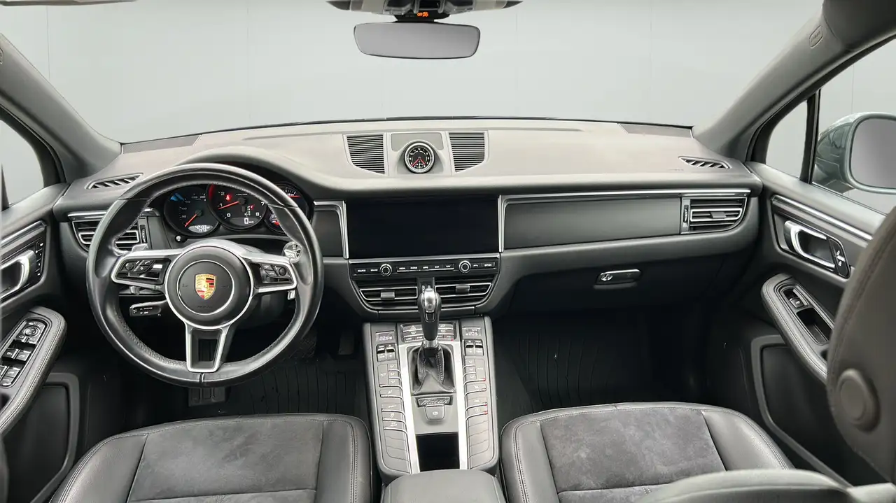 Porsche Macan photo Porsche Macan