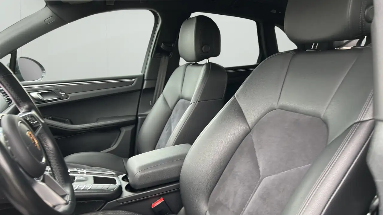 Porsche Macan photo Porsche Macan