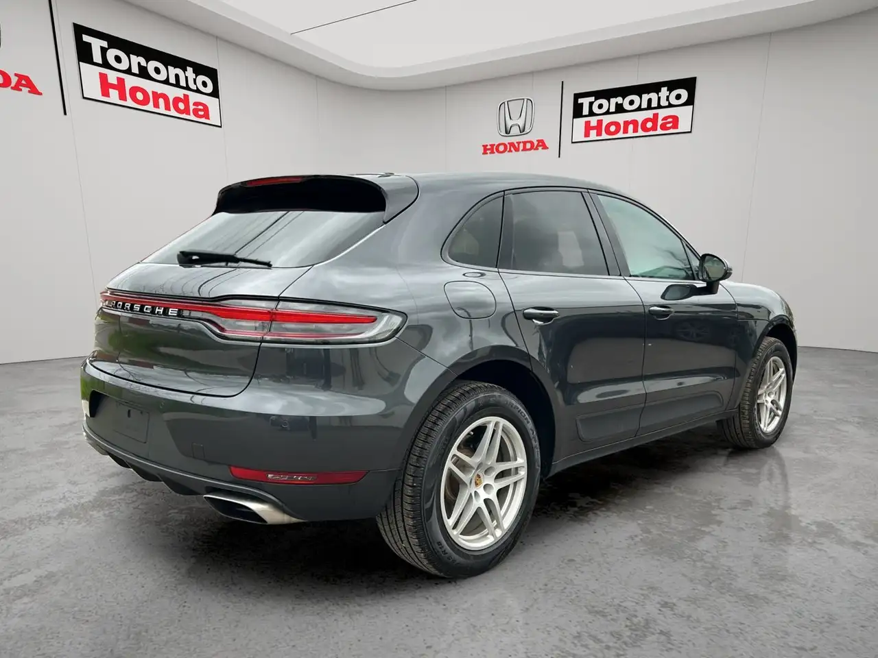 Porsche Macan photo Porsche Macan