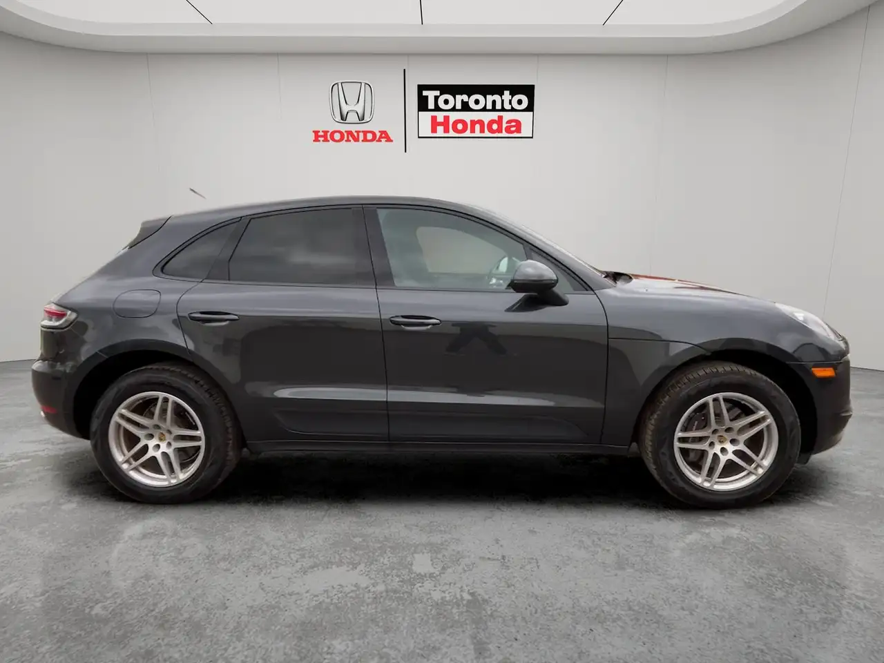 Porsche Macan photo Porsche Macan
