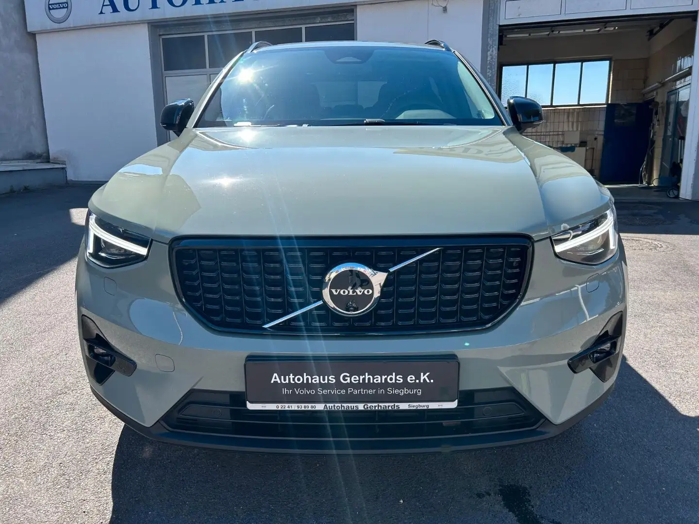 Volvo XC40 B4 Plus Dark Pano, 20", BLIS, ACC, Pixel Grün - 2
