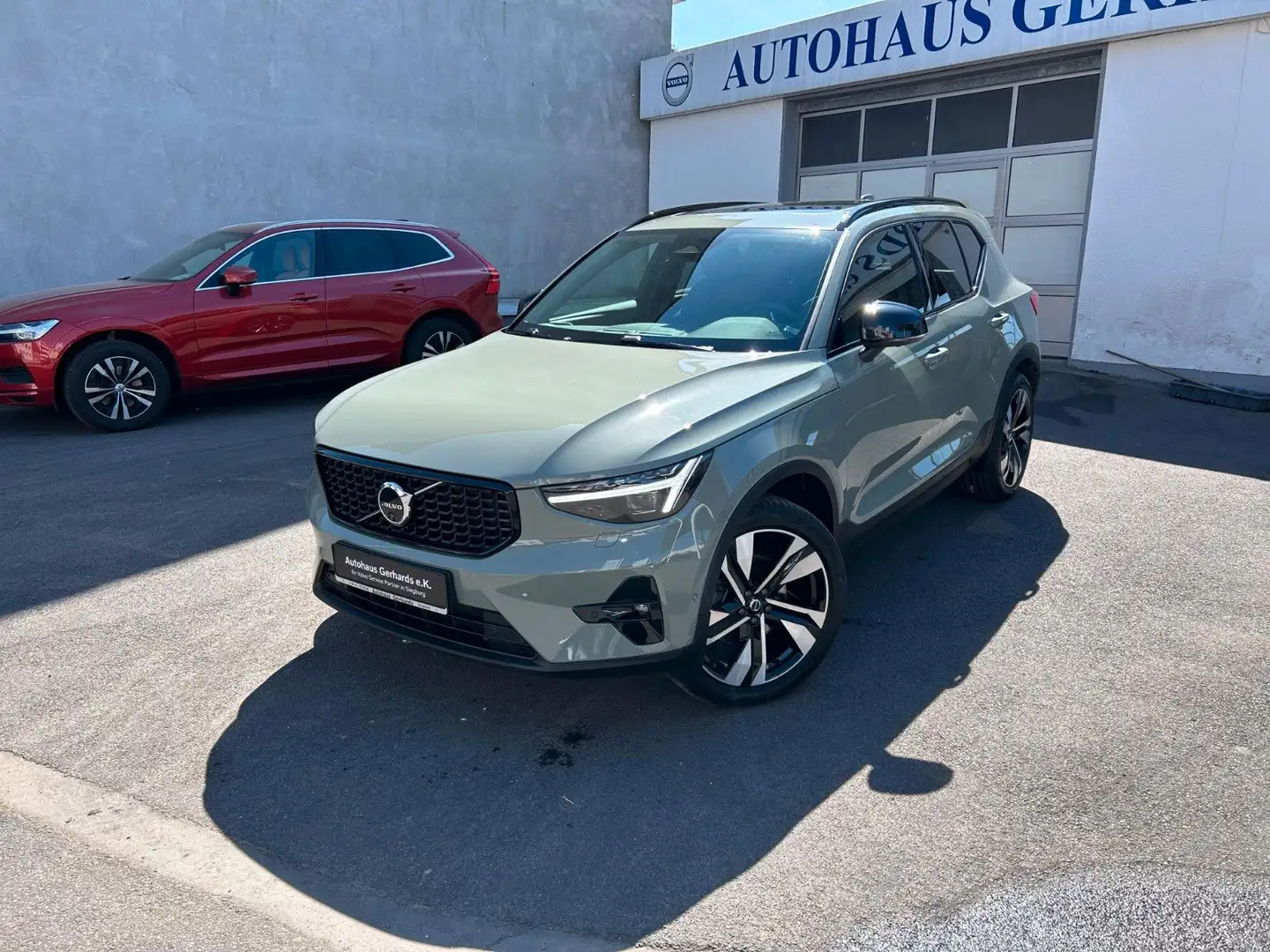 Volvo XC40 B4 Plus Dark Pano, 20", BLIS, ACC, Pixel Grün - 1