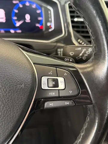 Volkswagen T-Roc view 10