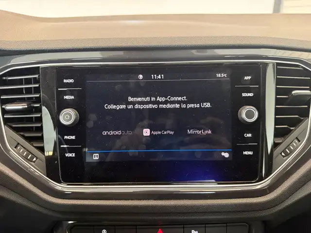 Volkswagen T-Roc view 12