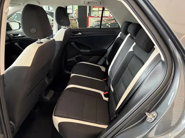 Volkswagen T-Roc view 9