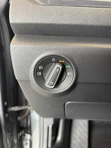 Volkswagen T-Roc view 11