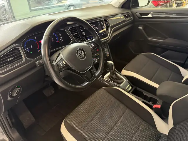 Volkswagen T-Roc view 8