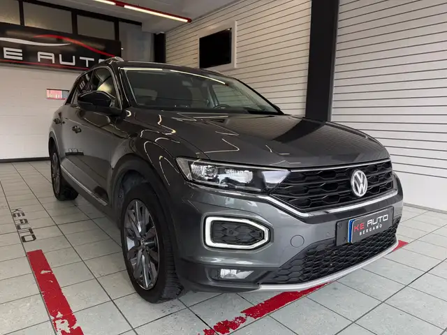 Volkswagen T-Roc view 5